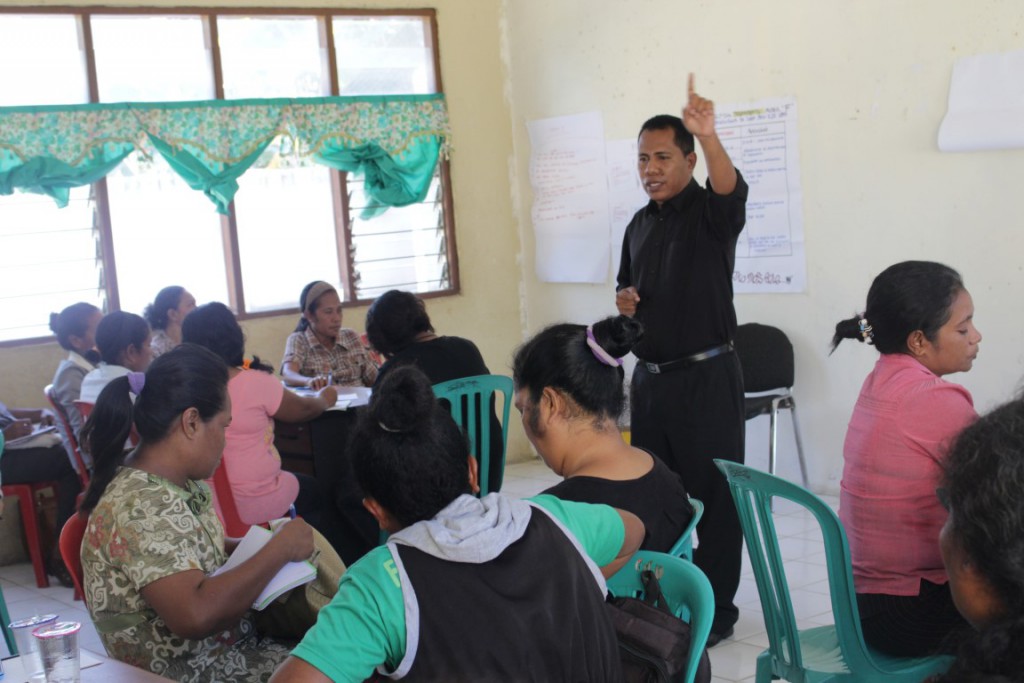 Director of the PNDS Delegation, Dili Municipality, Tadeu Francisco de A. Soares, speaking in training on Module F