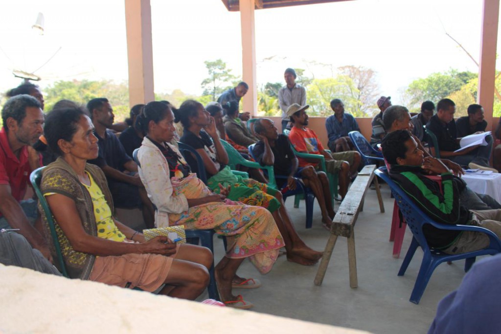 Community participate in the procurement meeting at Suku level