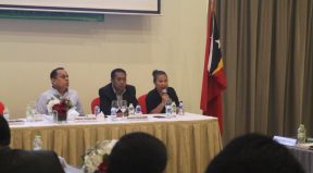 Diretora PNDS, Dulce Guterres Junior Hala’o Intervensaun iha Sorumutu Integrado Desenvolvimento Munisipal Nivel Nasional iha Salaun Suai Room, Timor Plaza.